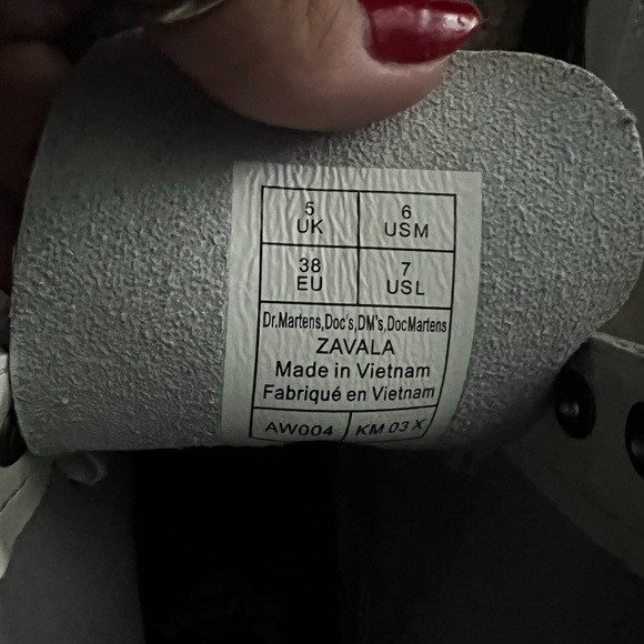 DR MARTEN boots brand new - Picture 4 of 6